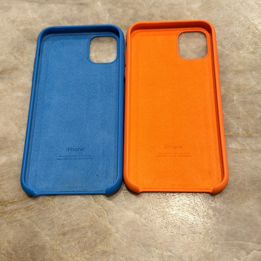 2 Apple iPhone 11 Silicone Cases
